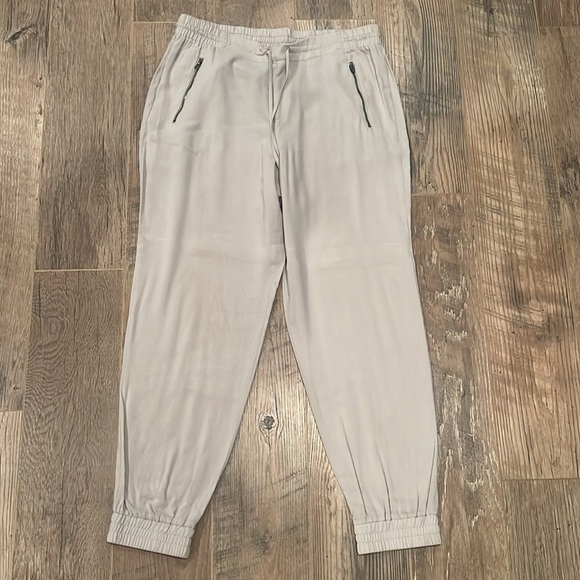 Splendid Woman’s Cream Pant’s Size Large - Picture 2 of 9